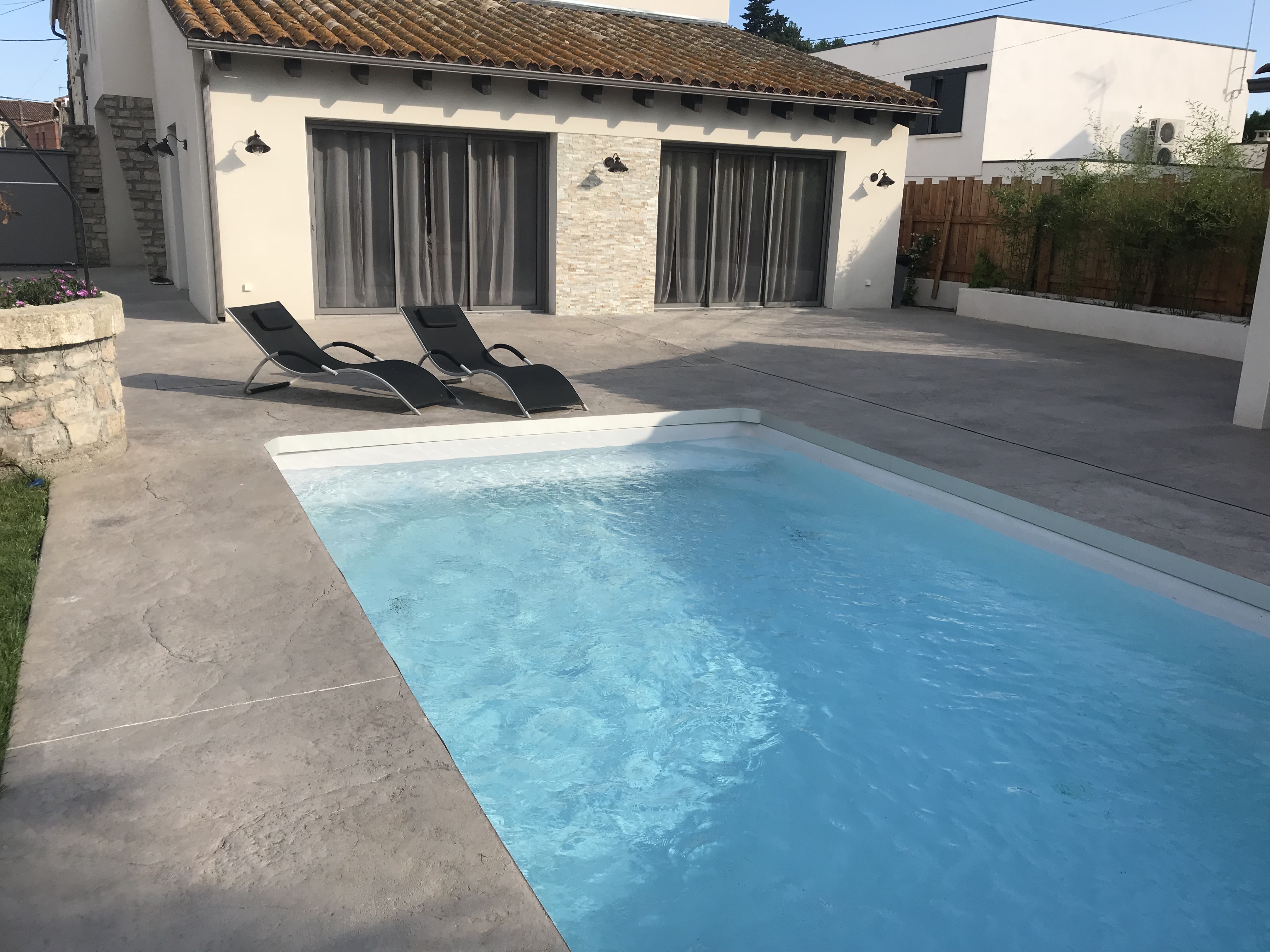 Piscine sans margelle